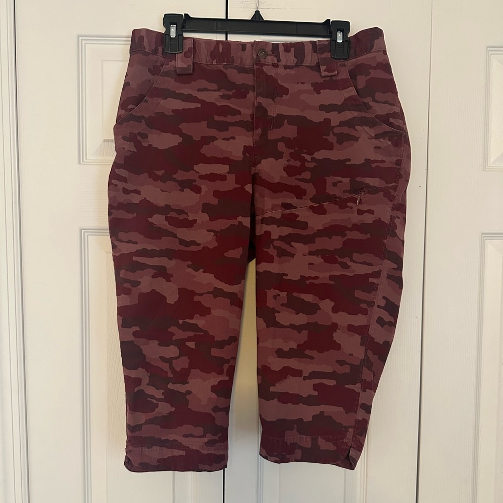 Duluth Trading Co Red Camo Capris